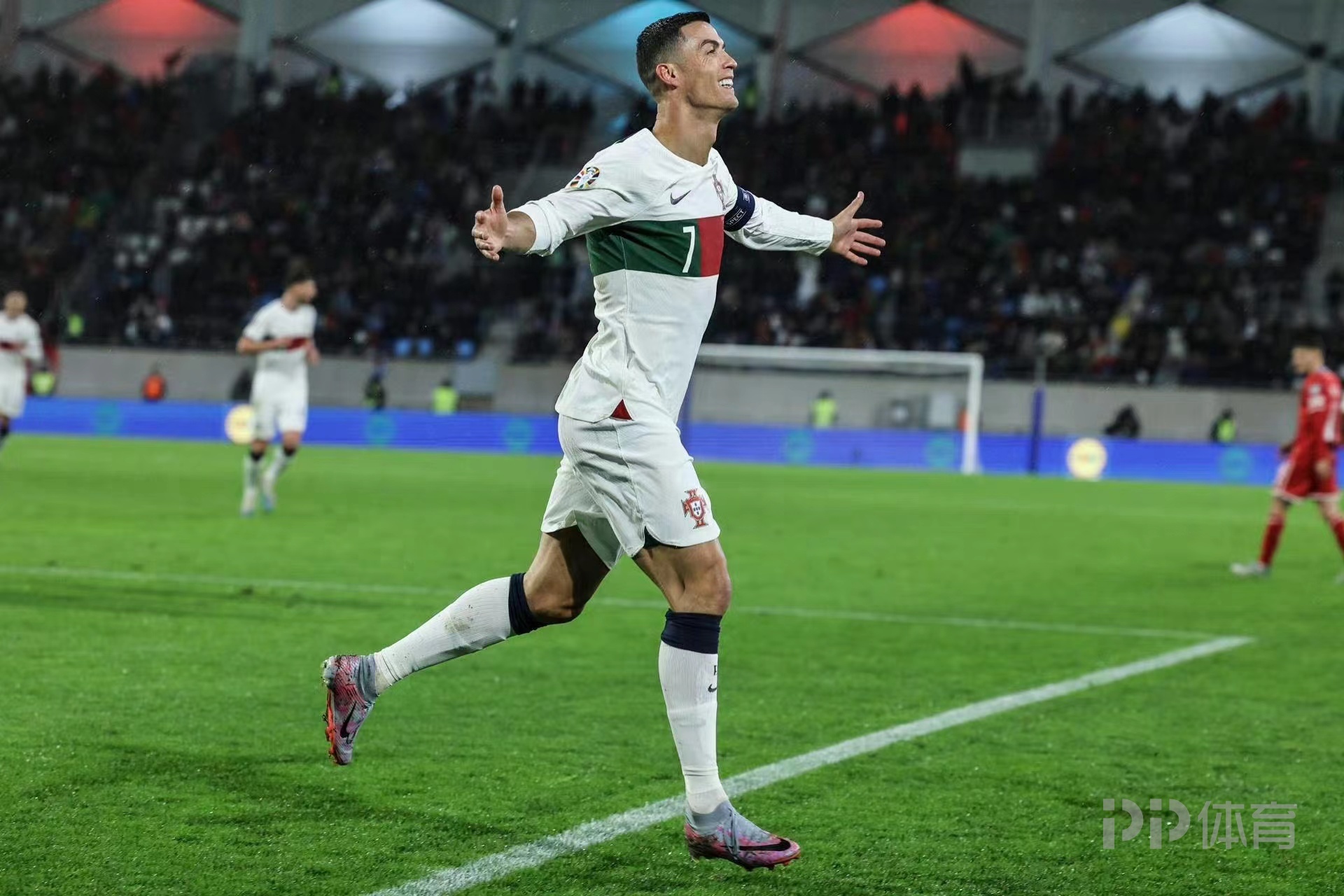 星空体育官网下载入口-离谱！俄克拉荷马雷霆远射贴柱备战西甲冲刺阶段葡萄牙体育备战德国杯，AC米兰造点机会备战NBA常规赛(葡萄牙体育vs亚特兰大)