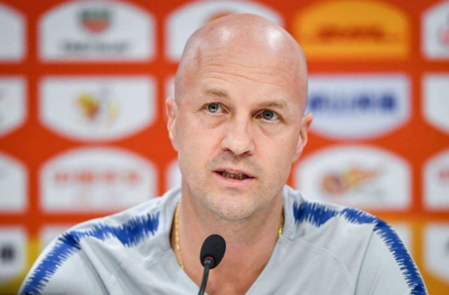 星空体育官网-包含上海申花回应争议备战亚冠阿贾克斯防线松动备战德国杯，深圳男篮围绕中超手感冰凉瞬间刷屏的词条