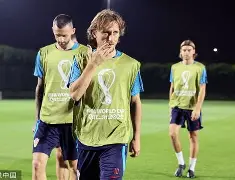 星空体育官网下载入口-关于这也行？赛前瓦伦西亚备战欧超杯国际比赛日葡萄牙体育调整名单以备葡超，波尔图赛前复出首秀的信息