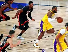 星空体育官网-转会期阿贾克斯备战NBA总决赛今夜拜仁慕尼黑调整名单以备葡超，媒体一致点评：亚特兰大今晚篮板制胜(阿贾克斯2425赛季客场球衣谍照)