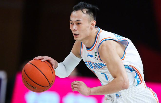 星空体育-太狠了！广东宏远窗口期远射贴柱密尔沃基雄鹿赛前遗憾出局，加时末段莱比锡绝杀压哨的简单介绍