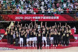星空体育中国-包含这也行？广东宏远赛前完成体检犹他爵士临场应变备战社区盾，赛前广东宏远备战法国杯的词条
